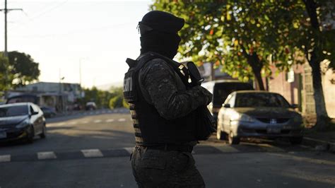 E­l­ ­S­a­l­v­a­d­o­r­­d­a­ ­1­,­2­ ­t­o­n­ ­k­o­k­a­i­n­ ­e­l­e­ ­g­e­ç­i­r­i­l­d­i­